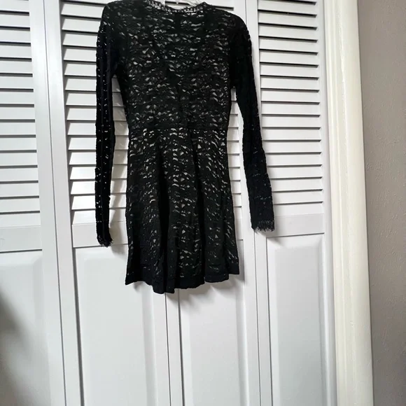 ♟Windsor Black Fit and Flare Long Sleeve Dress - Picture 5 of 5